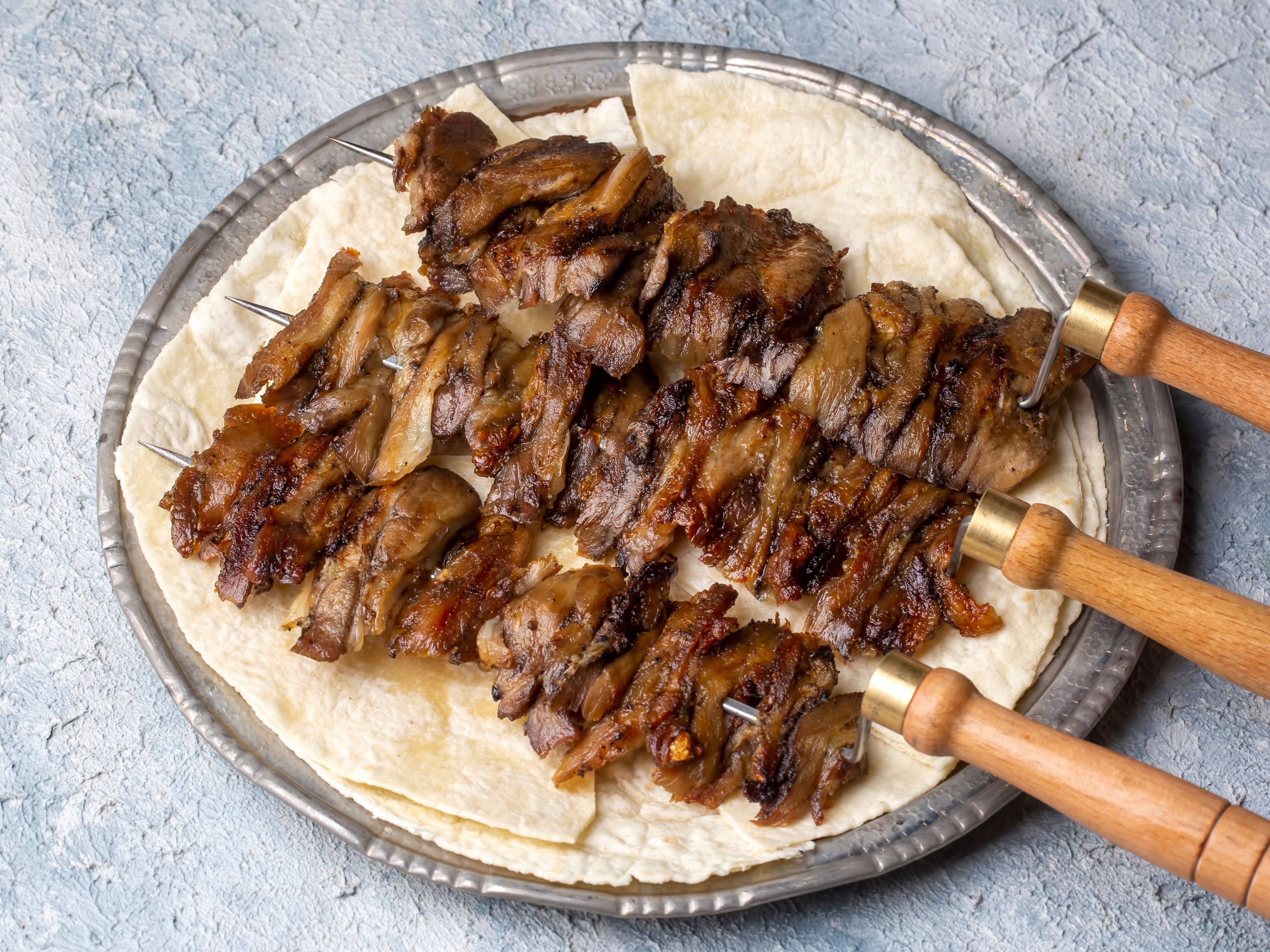 Tarihi Seher Lokantası'nda servis edilen kuzu cağ kebap